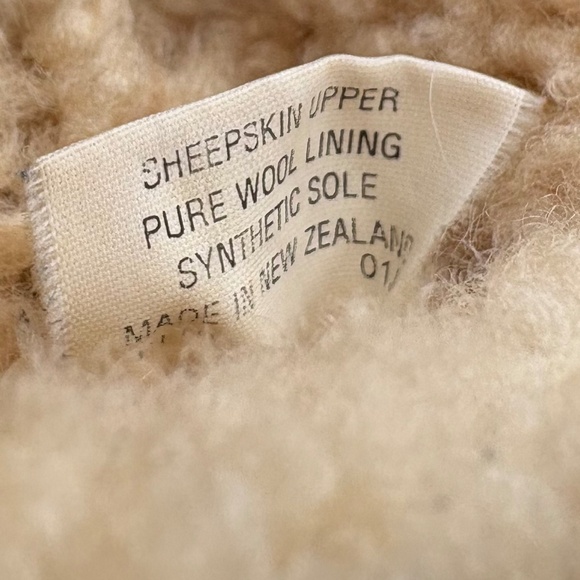 UGG Boots WOMENS Ultra Short Revival Sheepskin Boots Chestnut - Size 7 #5225 - Picture 8 of 15